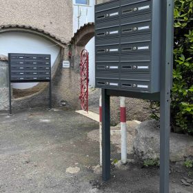 E501.24 GRIGIO GOTICO DUE CASELLARI